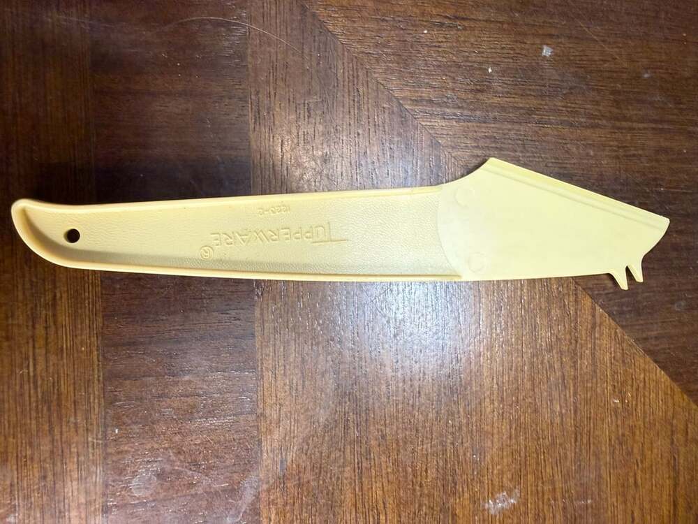 Tupperware Cheese Knife Slicer Spreader Model 1223-2 Beige